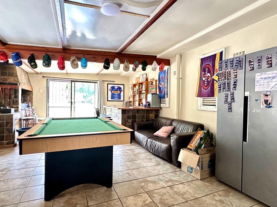 4 Bedroom Property for Sale in Bergzicht Western Cape